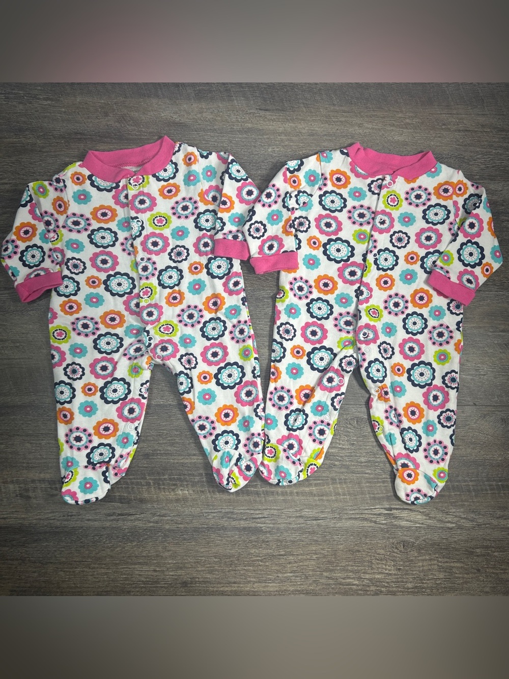 (0016) *TWINS* Girls: 0/3 Months Sandy & Simon Floral Sleepers- K1